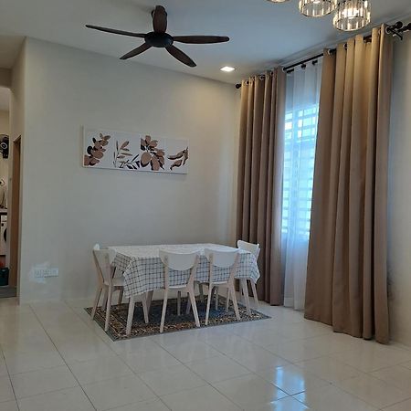 Dahlya Homestay Kuantan Luaran gambar